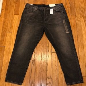 High- Rise Girlfriend American Eagle Jeans.
